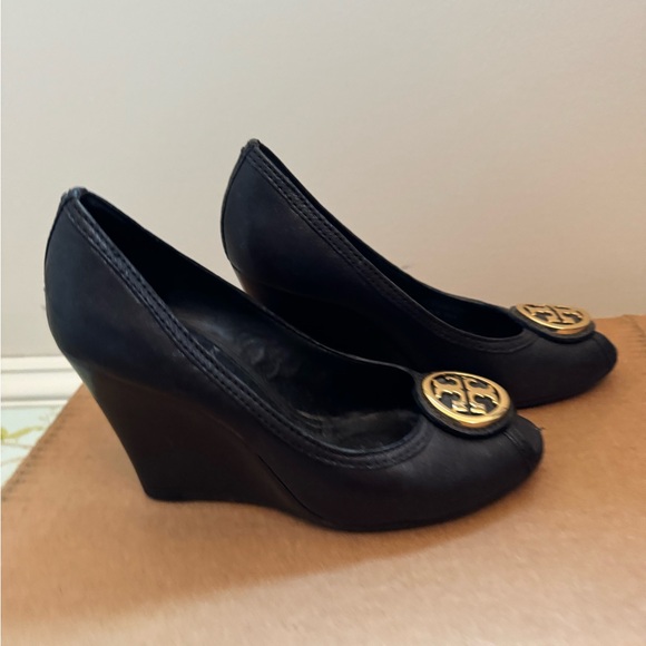 Tory Burch Wedges 6.5 - Picture 3 of 7